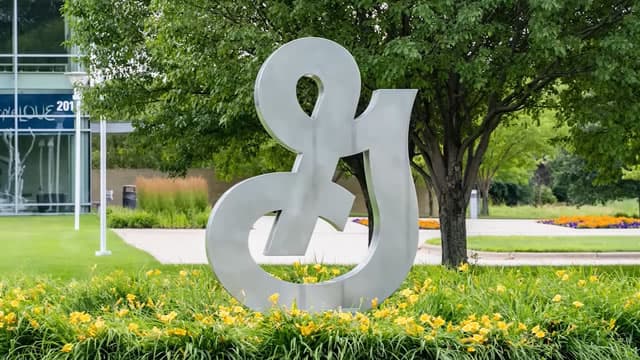 General Mills reaffirms full-year sales, profit forecasts