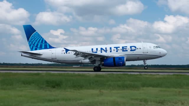 United Airlines to cut 5% of scheduled flights as fuel prices soar