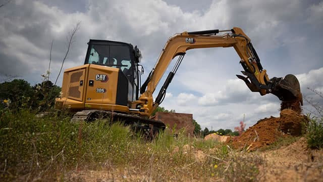 Caterpillar Profit Climbs, Sales Jump on Continued Demand