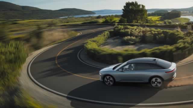 Porsche deliveries tumble further in first quarter