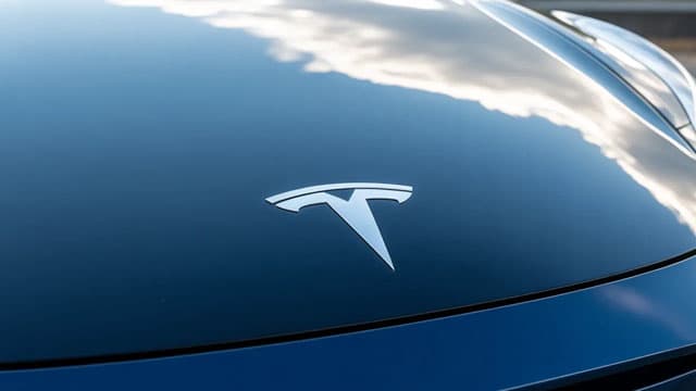 Tesla Finally Has Its First Semi-Truck and It's Already a Hit With Truckers