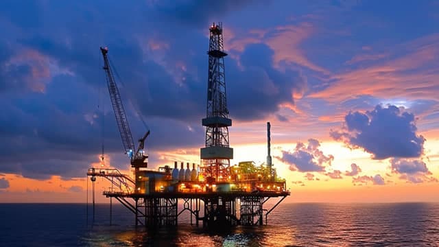 U.S. Tech Futures Down, Oil Prices Rise on Ship Attacks Near Hormuz